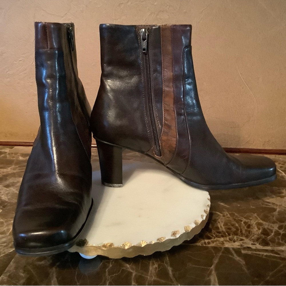 Liz Claiborne Flex Trinity Brown Heeled Zip Boots with Sophisticated Design